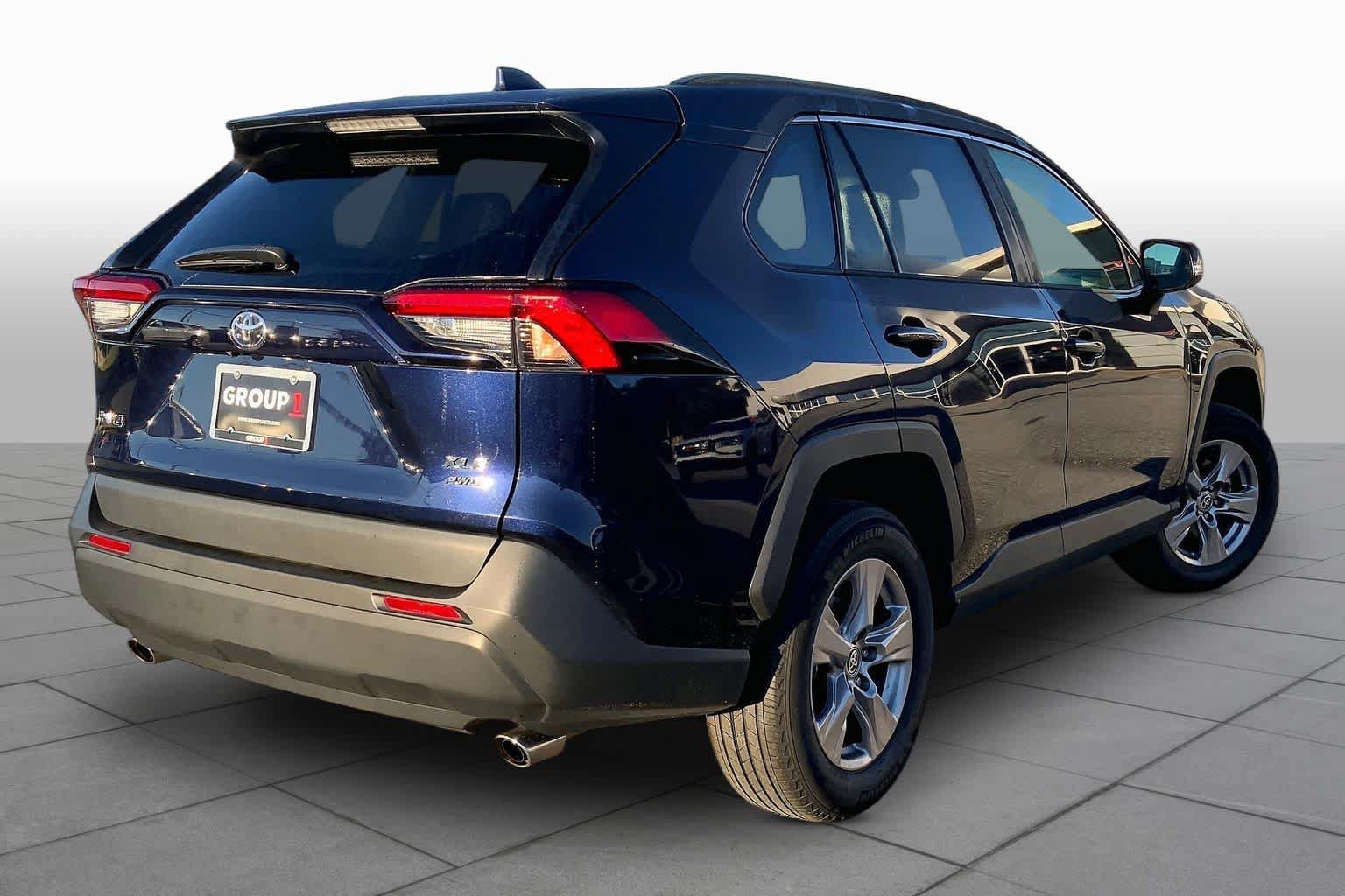 Used 2025 Toyota RAV4 XLE AWD/4WD image 12