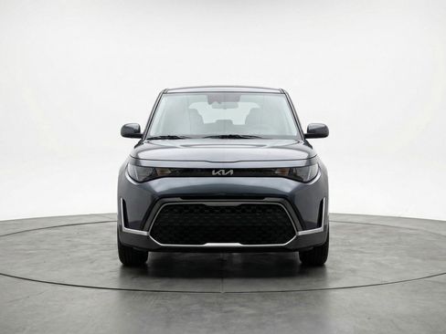 Used 2025 Kia Soul LX w/ LX Technology Package image 2