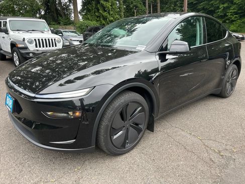 Used 2026 Tesla Model Y Long Range AWD/4WD image 2
