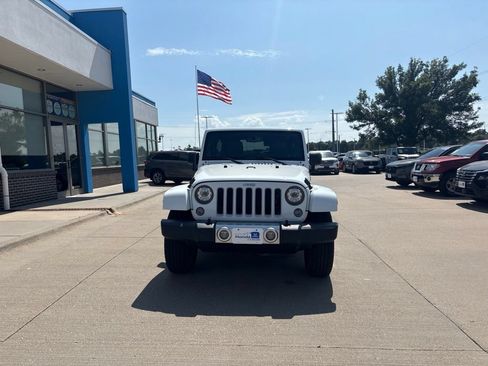 Used 2017 Jeep Wrangler Unlimited Sahara w/ Connectivity Group AWD/4WD image 2