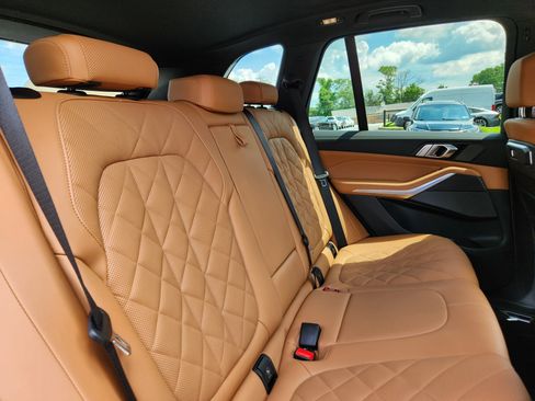 Used 2024 BMW X5 M60i image 15