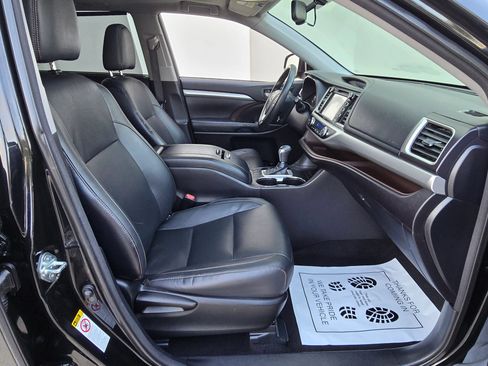 Used 2015 Toyota Highlander XLE FWD image 23