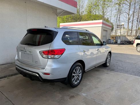 Used 2014 Nissan Pathfinder SV image 3