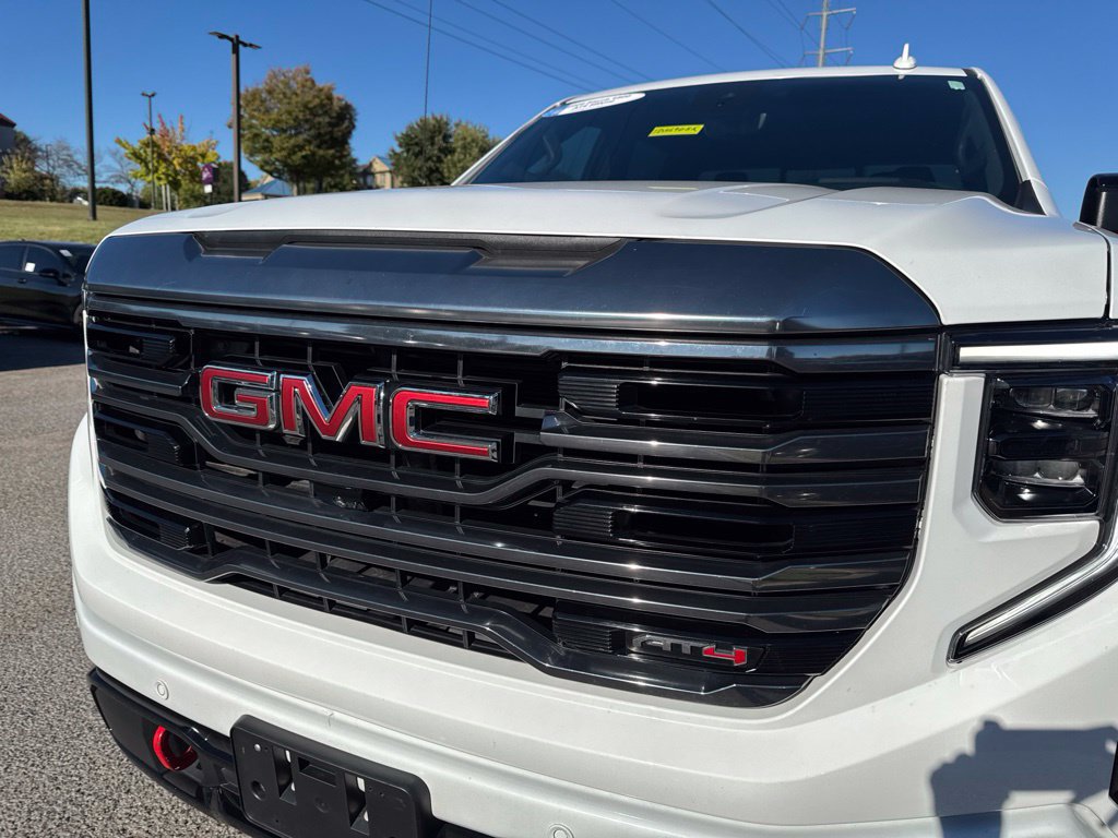 Used 2024 GMC Sierra 1500 AT4 w/ Technology Package AWD/4WD image 11