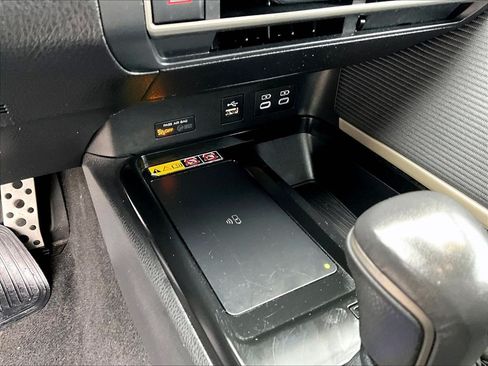 Used 2025 Toyota Camry SE FWD image 27