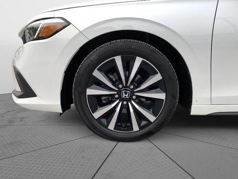 Certified 2024 Honda Civic EX-L image 9