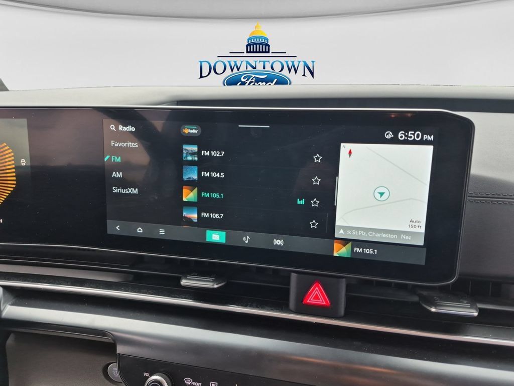 Used 2025 Kia Carnival FWD image 31