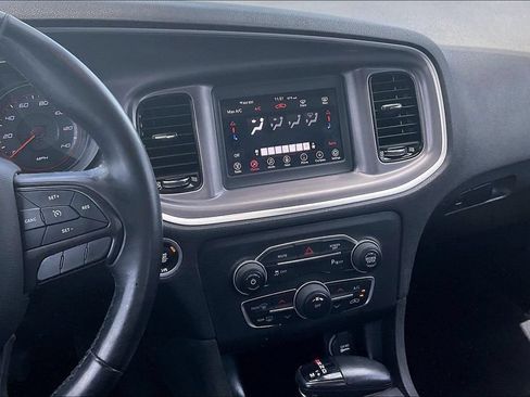 Used 2019 Dodge Charger SXT w/ Blacktop Package RWD image 9