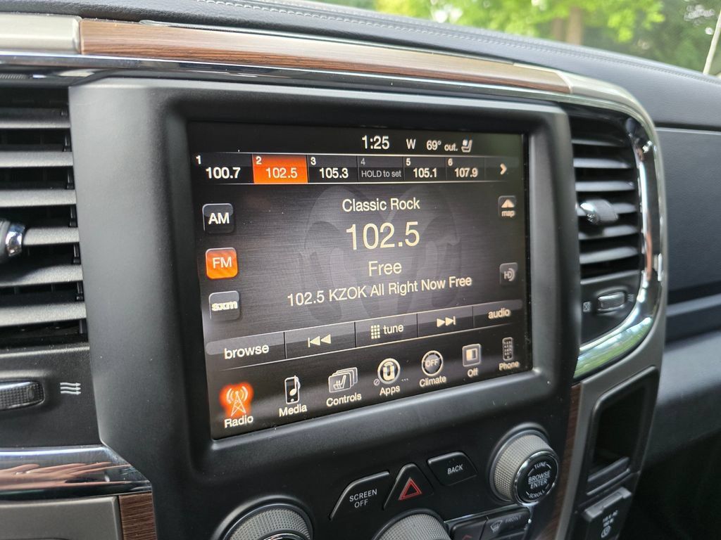 Used 2016 RAM 3500 Laramie w/ Convenience Group AWD/4WD image 30