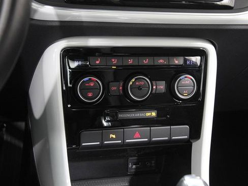 Used 2019 Volkswagen Beetle 2.0T SE image 14