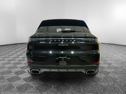 Used 2025 Porsche Cayenne image 4