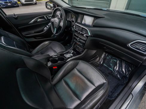 Used 2017 INFINITI QX30 Premium w/ Technology Package FWD image 27