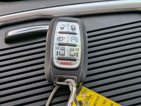 Used 2023 Chrysler Pacifica Touring-L FWD image 36