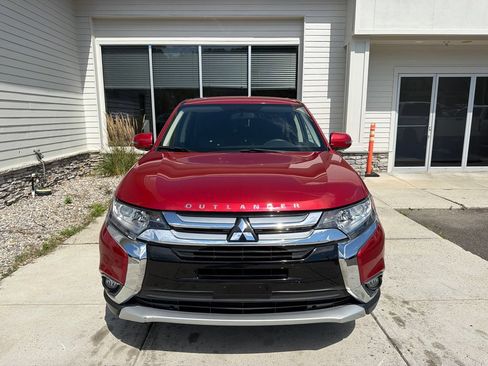 Used 2018 Mitsubishi Outlander SE AWD/4WD image 3