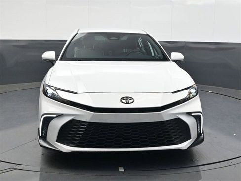 Used 2025 Toyota Camry SE w/ Convenience Package image 9