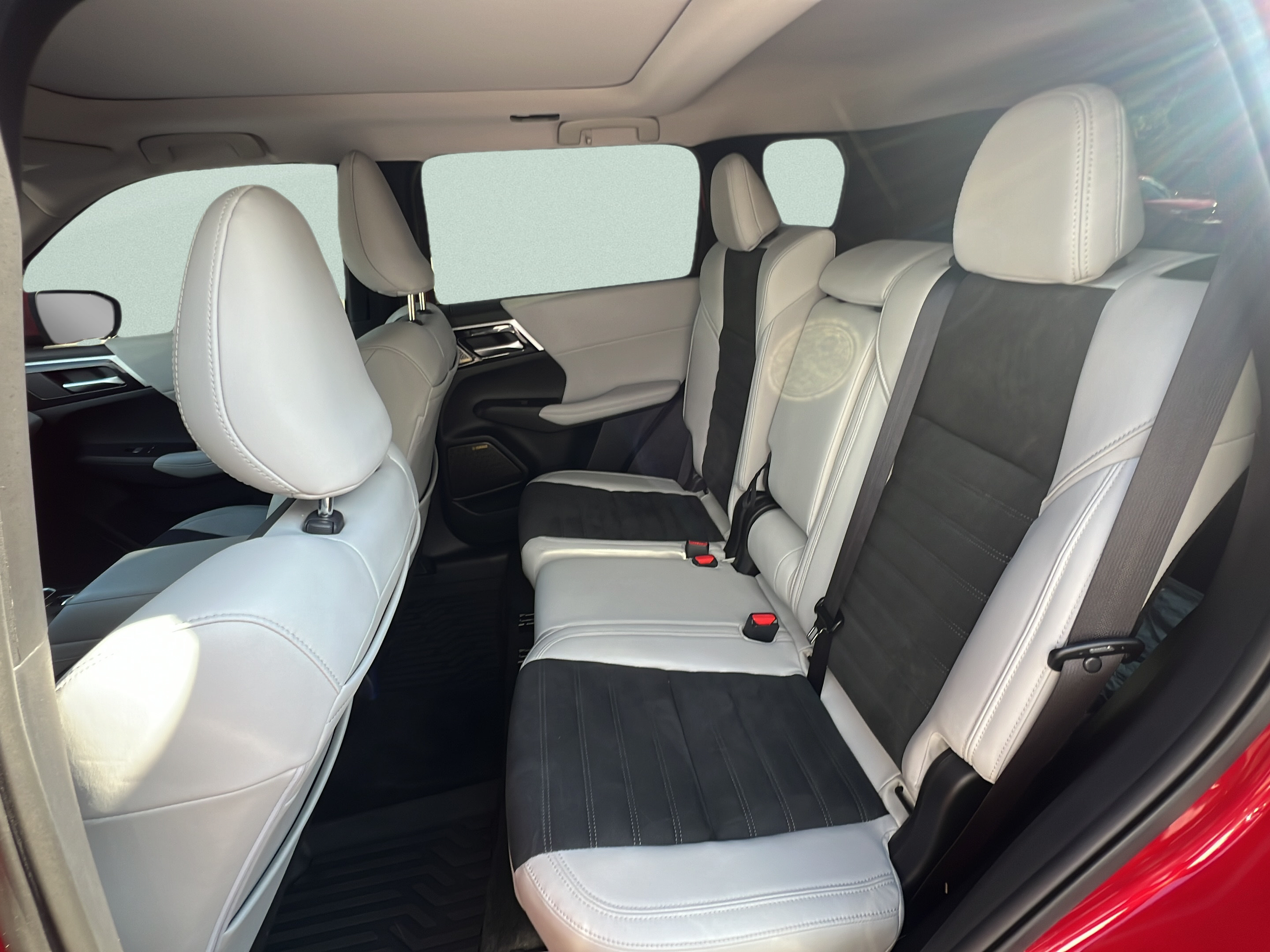 Used 2025 Mitsubishi Outlander SE AWD/4WD image 10