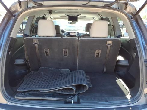 Used 2017 Honda Pilot Touring image 10