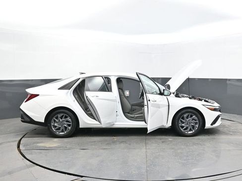 Used 2024 Hyundai Elantra SEL image 64