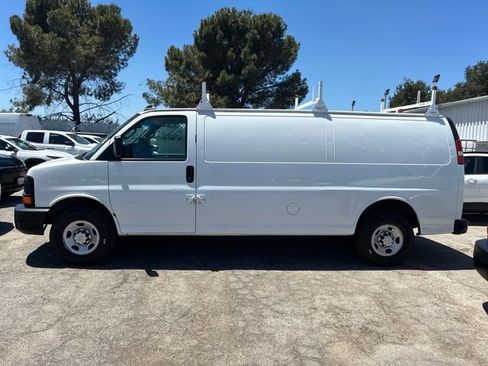 Used 2016 Chevrolet Express 2500 Extended RWD image 4