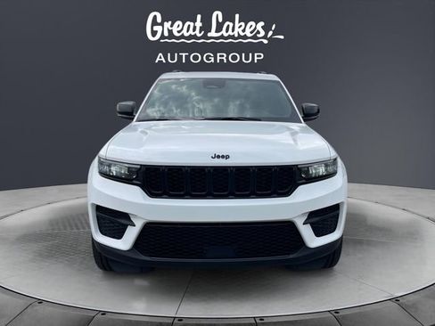 Used 2024 Jeep Grand Cherokee Altitude image 8