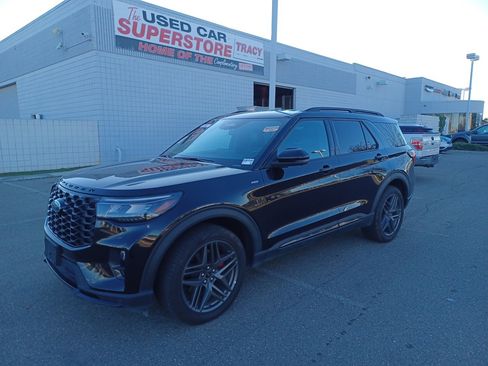 Used 2025 Ford Explorer ST-Line w/ ST-Line Street Pack image 1