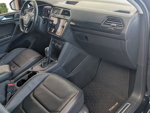 Used 2018 Volkswagen Tiguan SEL Premium image 18