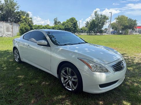 Used 2009 INFINITI G37 Journey w/ Premium Pkg RWD image 2