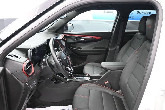 Used 2025 Chevrolet TrailBlazer RS w/ Convenience Package FWD image 13