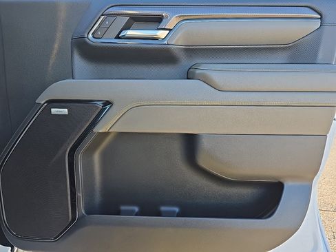 Used 2024 Chevrolet Silverado 2500 ZR2 w/ Technology Package image 38