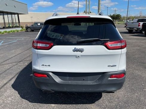 Used 2017 Jeep Cherokee Latitude AWD/4WD image 5
