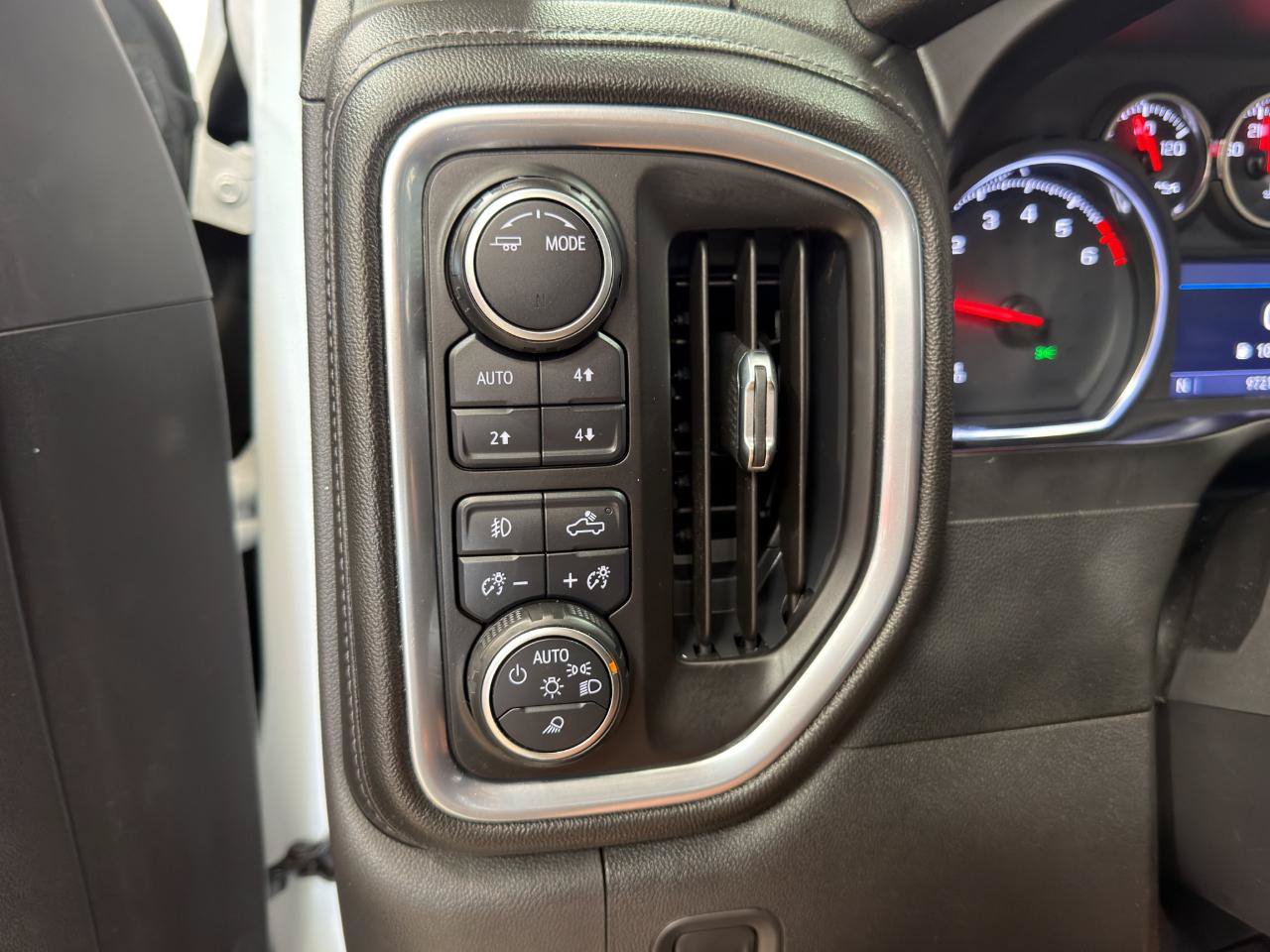 Used 2020 Chevrolet Silverado 1500 RST AWD/4WD image 17
