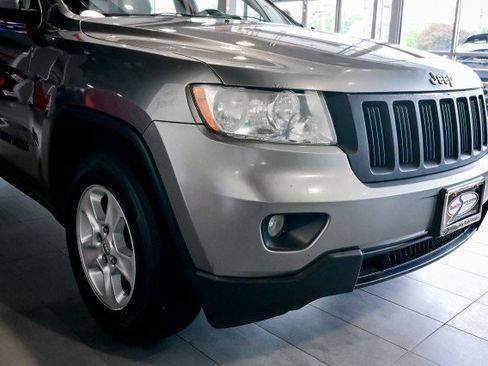 Used 2012 Jeep Grand Cherokee Laredo w/ Laredo E Group AWD/4WD image 10