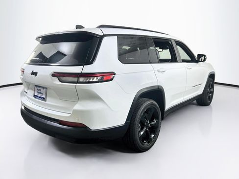 Used 2023 Jeep Grand Cherokee L Laredo AWD/4WD image 5