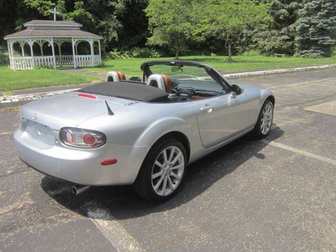 Used 2006 MAZDA MX-5 Miata Grand Touring RWD image 8