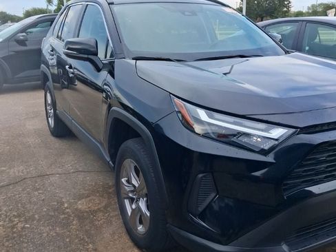 Used 2025 Toyota RAV4 XLE FWD image 2