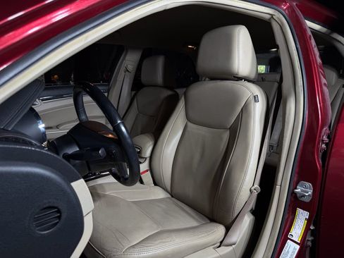 Used 2013 Chrysler 300 AWD w/ Driver Convenience Group image 10