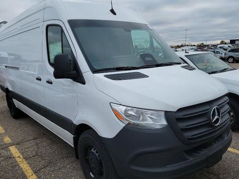 Used 2025 Mercedes-Benz Sprinter 2500 image 2