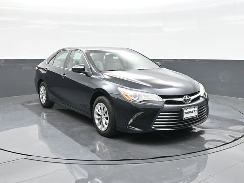 Used 2016 Toyota Camry LE image 22
