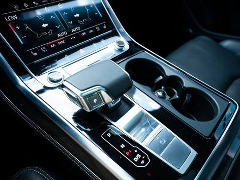 Used 2024 Audi Q8 Prestige w/ Prestige Package AWD/4WD image 40
