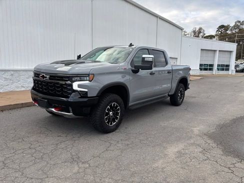 Used 2024 Chevrolet Silverado 1500 ZR2 image 11
