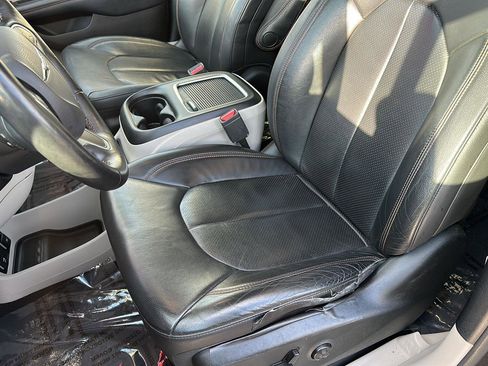 Used 2017 Chrysler Pacifica Touring-L Plus w/ Advanced Safetytec Group image 21