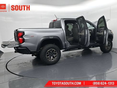 Used 2024 Chevrolet Colorado ZR2 w/ Technology Package AWD/4WD image 67