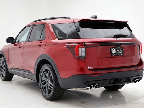 Used 2025 Ford Explorer ST image 8