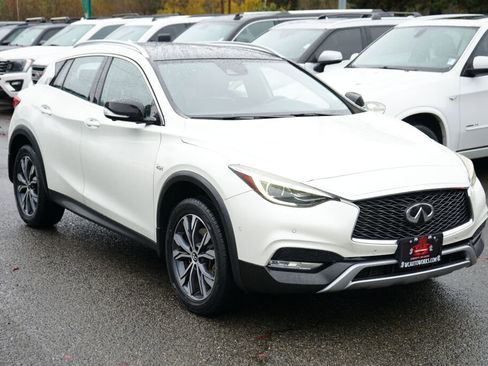 Used 2018 INFINITI QX30 Premium w/ Technology Package image 7