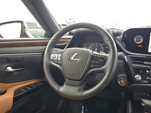 Used 2025 Lexus ES 350 w/ Premium Package FWD image 32