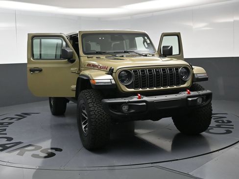 Used 2025 Jeep Wrangler Unlimited Rubicon AWD/4WD image 23