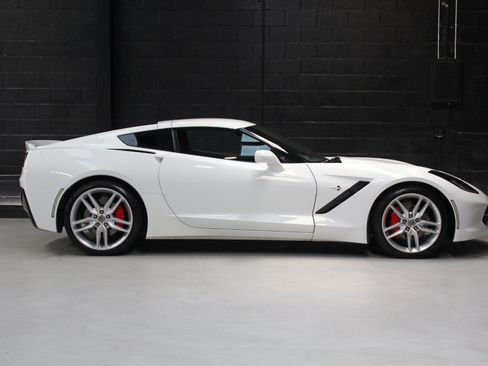 Used 2019 Chevrolet Corvette Stingray Coupe w/ 2LT Preferred Equipment Group RWD image 22