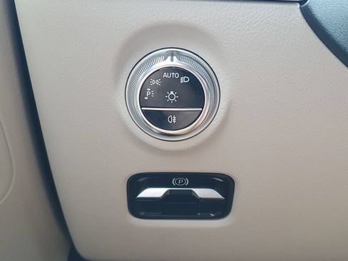 Used 2025 Mercedes-Benz C 300 4MATIC Sedan image 26