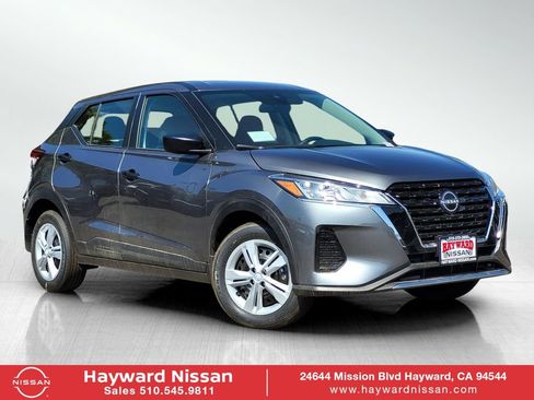 New 2025 Nissan Kicks Play S image 1