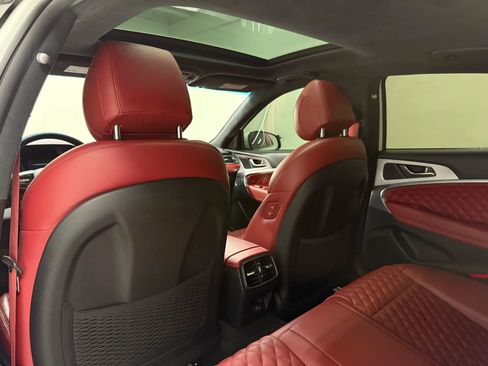 Used 2022 Genesis G70 3.3T Launch Edition image 14